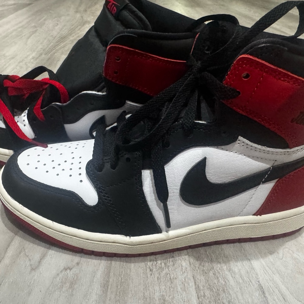 Air Jordan 1 Retro High OG Men 6.5/ Women 8.0